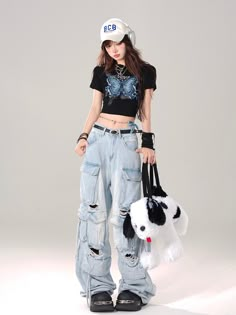 ❤︎Blue Ice Butterfly Crop T-shirt❤︎ Chinese Women Outfit, Korean Street Fashion Baggy, Streetwear Fashion With Skirt, K Pop Fits, Women Skater Outfits, Styling T Shirts Women, Xg Inspired Outfits, Cute Japanese Clothes, Streetwear Fashion Japan