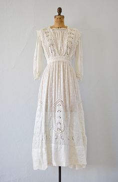 antique 1900s edwardian eyelet lace lawn dress Gothic Party, Vintage Lace Dress, 1900 Fashion, Grace Dress, Adored Vintage, Lawn Dress, Vintage 1950s Dresses