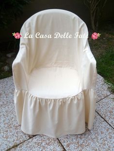 a white chair with ruffled seat cover on it's back and the words la cas