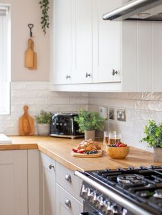 the kitchen counter is clean and ready for us to use in their cooking process,