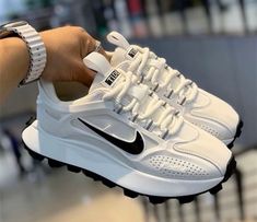 Tennis Nike, Dr Shoes, Pretty Shoes Sneakers, Shoes Heels Classy, Nike Tennis, Nursing Shoes, Swag Shoes, Nike Fashion, Nike Shoes Women