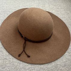 This Flirty Wide Brim Features A Feathered Crown Band. 100% Australian Wool, Size: 56cm, One Size Fits Most, Brand New, Never Worn, Adjustable. Chic Brown Felt Hat For The Beach, Chic Brown Felt Hat For Beach, Chic Brown Everyday Hat, Casual Brown Felt Hat For Fall, Casual Felt Hat For Beach, Casual One Size Felt Hat For The Beach, Casual One-size Felt Hat For The Beach, Brown Flat Brim Hat, One Size, Brown Flat Brim Hat One Size