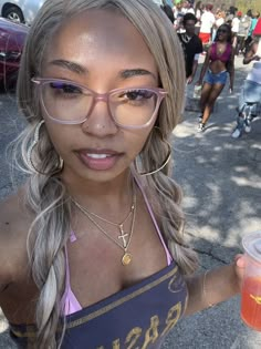 90s Glasses Aesthetic, Wave Haircut, 90s Glasses, Glasses Aesthetic, Big Box Braids Hairstyles, Glasses Makeup, Quick Braided Hairstyles, Diy Vetement, 90s Hairstyles