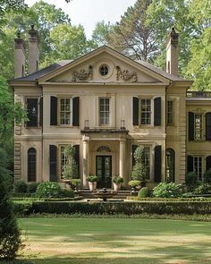 Warm Beige and Elegant Taupe Outside Paint Colors for a Cozy Exterior • 333+ Art Images Chateau Exterior, English Cottage Exterior, Outside Paint Colors, Rustic House Exterior, Outdoor Paint Colors, Franklin House, English Estate, Exterior Color Palette, Franklin Homes