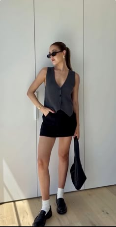 Skirt And Loafers Outfit Summer, Philippines Outfit Street Styles, Black Loafers Outfit Summer, Summer Loafers Outfit, Bangkok Street Style, Black Short Skirt Outfit, Black Shorts Outfit Summer, Loafers Outfit Summer, Outfits 90s Style