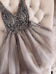 Bridelily A-Line Sleeveless V-neck Tulle With Sequin Short/Mini Dresses - Prom Dresses Cute Short Prom Dresses, Gaun Tulle, Backless Homecoming Dresses, Gray Cocktail Dress, Homecoming Dress Short, Grey Prom Dress, Graduation Gown, Tulle Homecoming Dress, Cheap Homecoming Dresses