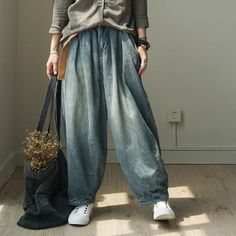 Amish Clothing, Blue Boyfriend Jeans, Stonewash Jeans, Linen Bottoms, Concept Clothing, Jeans Outfit, Denim Flares, Linen Clothes, Linen Pants