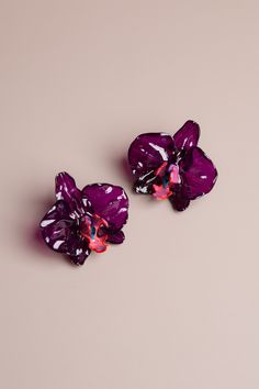 Based in: USAMake a statement with these handmade orchid earrings! Crafted with soy-based resin, they are stylish and fashion-forward. Exquisitely unique, these orchid earrings are sure to be admired and appreciated. Create a one-of-a-kind look that shows off your individual style! Details Made in: Broward, Florida Dimensions: 1.75" in. x 1.75" in. Metal: nickel-free earring back Material: soy-based resin Care: Keep away from moisture and harsh chemicals and allow perfumes and lotion to dry befo