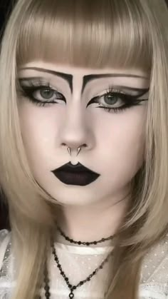 Simple Trad Goth Makeup, Trad Goth Eye Makeup, Cute Goth Makeup, Goth Makeup Tutorial, Makeup Pictorial, Punk Makeup