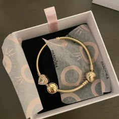 I Faught Really Hard With Pandora About Returning These And They Would Not Because Apple Pay Changed The Digits Of Your Card. I Attached A Pic Of The Receipt To Show You How Much I Paid For These. Never Worn. Can Buy For 2k Each. Gold Pandora Bracelet Charms, Pandora Gold Charm Bracelet, Gold Pandora Bracelet, Braclets Gold, Pandora Jewlery