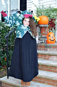 Headless costume how to Headless Costume, Illusion Costumes, Saint Costume, Easy Diy Costumes, Girls Halloween Outfits, Cool Halloween Makeup, Diy Halloween Costumes For Kids, Black Halloween Dress, Diy Halloween Costumes Easy