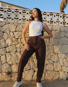 Mom jeans in brown. High rise. Zipper fly. Front and back pockets. Tapered leg. Size EU 40 / UK 12 Actual measurements - 30"(76cm) waist - 40"(102cm) hips - 30.5"(77cm) inner leg - 13"(33cm). Composition - 100% Cotton Condition - Excellent. Sustainability - Vintage Handpicked, repaired and ready to wear. This is an original vintage item, not new and minor signs of wear and age are expected, we will highlight any major flaws. Model is a size UK 6/8 and is 5'7" tall Mid-rise Brown Pants With Belt Loops, Brown Tapered Leg Jeans With Five Pockets, Brown Mid-rise Pants With Belt Loops, High-waisted Brown Jeans With Pockets, Casual Brown Tapered Leg Jeans, Brown High-waisted Cotton Jeans, Brown Cotton High-waisted Jeans, Brown Jeans With Belt Loops For Fall, Brown Fall Jeans With Belt Loops