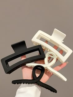 Hair Assecery, Hair Ecsesories, Asthetic Accesories, Hair Accessories Black Women, Cute Hair Accessories Aesthetic, Aesthetic Hair Accessories, Accessories For Hair, Black White Hair, Hair Tie Accessories