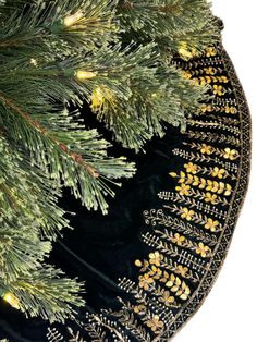 a close up of a tray with pine needles on it