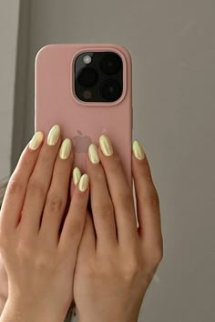 19 Best Butter Yellow Manicure Ideas to Inspire Your Perfect Spring Nails in 2024 — ASHLINA KAPOSTA Nail Color Ideas Gel, Short Nails Color Ideas Summer, Gel Manicure For Short Nails, Cute Spring Nails 2024, Short Nail Summer Ideas, Butter Chrome Nails, Summer Clean Nails, Butter Yellow Chrome Nails, Nail Trend Summer 2024