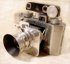 an old fashioned camera sitting on top of a table