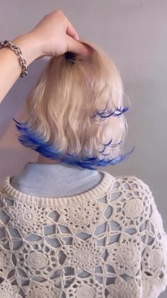 Bleach Dip Dye Hair, Ocean Colored Hair, Coloured Ends Hair, Bleached Hair With Colored Tips, Blonde With Light Blue Highlights, Blue Hair Tips Blonde, Blonde Hair Colored Ends, Blonde Hair With A Pop Of Color, Blue Tips Hair Blonde