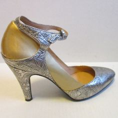 Avant Garde! Modern Vintage 'Vera Cucio' Gold Patent Silver Embossed Pumps. Embossed Pewter Design At Toe, And Heel With Strap Closure. 3-3/4" Covered Heels. All Measurements Are Approximate. Please See Photos For More Details. 0601s Wedding Guest Shoes, Bohemian Wedding, Vintage Shoes, Strap Heels, Modern Vintage, Vintage Wedding, Vintage Gold, Emboss, Shoes Women Heels