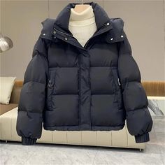 Préparez-vous à un hiver élégant ! ❄ Casual Jackets For Women, Women Winter Jacket, Korean Winter, Winter Trip, Website Promotion, Elegant Blazers, Snow Wear, Winter Shorts, Jackets Winter