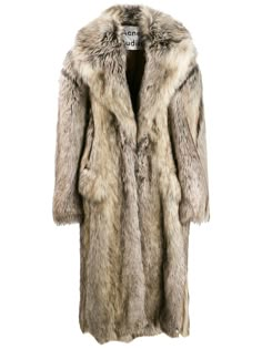 Pellicce ecologiche, la nuova ossessione del faux fur | Vogue Italia Gucci Fur Coat, Fur Coat Outfit, Brown Faux Fur Coat, Fur Coat Vintage, Peacoats, Vintage Fur, Coat Outfits, Double Breasted Coat, Beige Brown