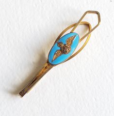 A rare RAF blue enamel tie clip. Signed on the back "Lambournes Birmingham". Approx 6 cm long with a secure fixing. Item will be carefully wrapped and packaged in an organza gift bag. Air Force Cufflinks, Air Force Military, Jewellery Vintage, Military Gifts, Tie Clips, Royal Air Force, Organza Gift Bags, Tie Accessories, Suit And Tie