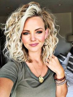 Blonde Tips, Stylish Short Hair, Blonde Curly Hair, Curly Hairstyle, Wavy Hair, Medium Length Hair Styles