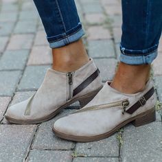 Category:Boots; Upper Materials:PU; Embellishment:Zipper; Season:Winter,Fall; Heel Type:Flat Heel; Gender:Women's; Toe Shape:Pointed Toe; Type:Booties Ankle Boots; Style:Comfort,Casual; Heel Height(inch):<1; Outsole Materials:Rubber; Occasion:Daily; Closure Type:Loafer; Pattern:Solid Color; Listing Date:09/11/2023; 2023 Trends:Booties Ankle Boots,Plus Size Fall Booties Ankle Boots Flat, Womens Ankle Boots Low Heel, Ladies Boots Ankle Casual, Ladies Boots Flat Ankle Booties, Ankle Boots For Women Low Heel, Womens Short Booties, Low Heel Ankle Boots, Platform Shoes Heels, Flat Booties