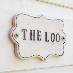 a sign that says the loo on it