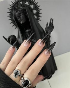 Ongles Goth, Aesthetic Antique, Nails Spooky, Gothic Homes, Girls Nail Designs, Artist Decor