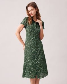 The Green Lapel Button Up Floral Midi Dress Tailored Clothes, Floral Pattern Design, Elegante Casual, Midi Short Sleeve Dress, Green Midi Dress, Button Dress, Floral Midi Dress, Dress Styles, Chiffon Fabric