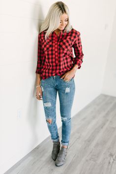 Plaid Outfit, Crochet Trim Top, Dressy Casual Outfits, Plaid Outfits, Lace Tee, Plaid Top, Look Good Feel Good, Destroyed Jeans, Cute Fall Outfits