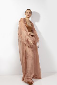 Fashion Trends Winter, Sheer Chiffon, Fall Fashion Trends, Fashion Poses, Minimal Fashion, Kimonos, Editorial Fashion, Fashion Designer, Alexander Mcqueen