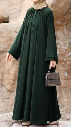 https://instagram.com/h.habayas?igshid=MjEwN2IyYWYwYw== Burqa Designs Simple, Black Abaya Designs Dubai Style, Black Abaya Designs Simple, Abaya Designs Latest Black, Abaya Fashion Black, Burkha Designs Black, Burka Fashion, Stylish Abaya Designs, Borka Design