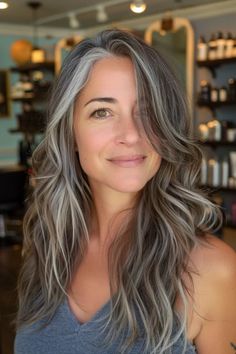 Woman with brown hair featuring bold white and gray streaks. Salt And Pepper Hair, Long Gray Hair, Grey Hair Color, Outfits Winter