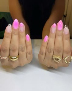 Cute Nail Sets Art Designs, Nails That Go With Every Outfit, Almond Nails Designs Summer 2024, Almond Gel Nails Ideas, Pink Preppy Nails, Nail Inspo Back To School, Nail Ideas Fun, Funky Summer Nails, Back To School Nail Ideas