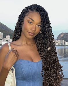 Blonde Passion Twists Black Women, Passion Twists Medium, Types Of Box Braids, Braids For Mixed Women, Hair Braids Black Women, Passion Twist Braids Hairstyles, Types Of Braids For Black Women, Type Of Braids, Passion Twists Braids