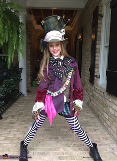 Johnny Depp Costumes, Madhatters Costume, Madhatters Costume Diy, Mad Hatter Costume Female, Mad Hatter Diy Costume, Female Mad Hatter, Mad Hatter Girl, Mad Hatter Halloween Costume, Hatter Costume