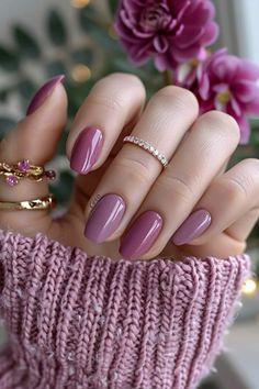 Dusty Rose Fall Nails, Plain Nail Colour Ideas, Different Purple Nails, Single Color Gel Nails, Nail Colour Inspiration, Dusty Mauve Nails, Deep Mauve Nails, Purple Mauve Nails, Nail Art Purple Designs