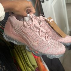 Brand New Shoes Vapor Max Outfit Women, Vapor Max Outfit, Nike Vapor Max Air, Nike Airmax 2017, Green Shoes Women, Vapormax Nike, Nike Vapor Max, Pretty Sneakers, Nike Free Flyknit