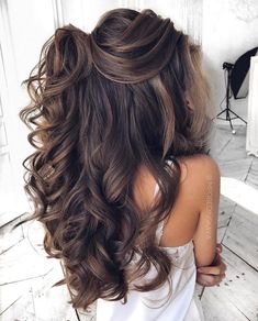 Bridal Hair: 50+ Ideas for your Wedding Day | My Sweet Engagement Long Wavy Half Up Half Down, Bridal Hairstyles Wavy Hair, Teased Half Up Half Down Hair, Brown Bridal Hair Half Up Half Down, Wedding Hair For Long Thick Hair, Glamorous Half Up Half Down Hair, Brown Hair Wedding Styles, High Half Up Wedding Hair, Hollywood Curls Half Up