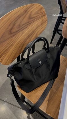 Black Longchamp Bag, Longchamp Bag Outfit, Long Champ Bag, Long Champ, My Style Bags, Handbag Essentials