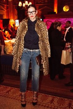 Jenna Lyons in leopard coat. Absolutely love this coat. I need to go to the Melrose Trading Post to see if I can find! Jenna Lyons Style, Jenna Lyons, Cooler Look, Komplette Outfits, Mode Vintage