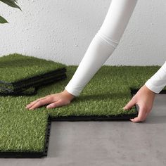 Ikea Runnen, Artificial Grass Patio, Decking Outdoor, Artificial Grass Backyard, Backyard Pools, Diy Deck, Artificial Turf, Concrete Patio, Outdoor Deck