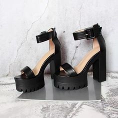 Outfits Aesthetic Retro, Dream Heels, Hoco Shoes, Black Dress With Heels, High Heel Sandals Platform, Heels Chunky, Kawaii Clothing, Birthday Inspo, Shoes Outfit Fashion