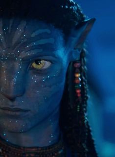 a close up of a person with blue skin and yellow eyes in the movie avatar