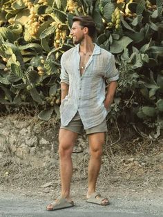 Old Money Summer 22 ideas for men's clothing guide - Fall Update 2024 Beach Boy Outfits, Parker Outfit, Birkenstock Men, Beach Wear Men, Summer 22