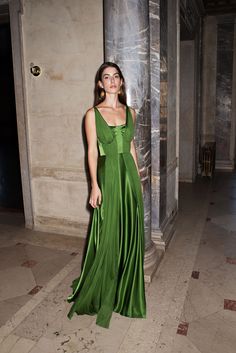 Green Gown, Silk Gown, Gala Dresses, Looks Style, Beautiful Gowns