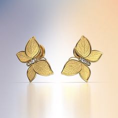 18K or 14K Gold Butterfly Earrings With Diamonds Explore a captivating range of Italian-crafted gold earrings inspired by nature, featuring elegant butterfly designs adorned with diamonds. Choose from 14k or 18k gold options by Oltremare Gioielli, showcasing exquisite craftsmanship and timeless beauty. The earrings feature wide and comfortable push back butterflies Ideal earrings for everyday elegance, a new talisman that will bring you luck and a good mood. The approximate weight is 3.2 grams p Gold Butterfly Earrings, Butterfly Earrings Gold, Butterfly Stud Earrings, Earrings Nature, Leaf Texture, Butterfly Earrings Stud, Gold Piece, Black Gift Boxes, Gold Butterfly