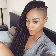 Faux Loc Styles for African-American Women Box Locs, Locs Undercut, Rihanna Natural, Tapered Locs, Side Shaved, Bohemian Pictures, Pictures Background, Shaved Side