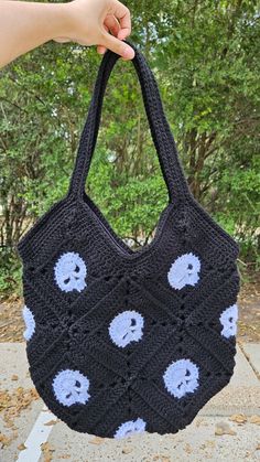 Skull tote bag, perfect for everyday use and perfect for gifting! Bag is lined with black fabric. *OTHER INFORMATION - Each product's appearance may differ from picture provided due to handmade item. - For any more questions please feel free to reach out! :) -Please beware that this item is a made to order, I will make an effort to begin product as soon as order is placed! Crochet Skull Bag, Skull Tote Bag, Skull Bags, Crochet Skull, Make An Effort, Black Fabric, Etsy Accessories, Accessory Gift, Handmade Items